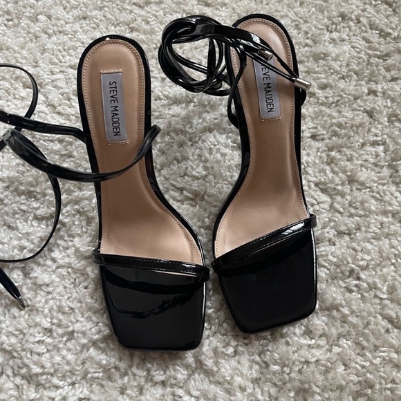 NWOT Steve Madden Tie Up Heels - Picture 2 of 3